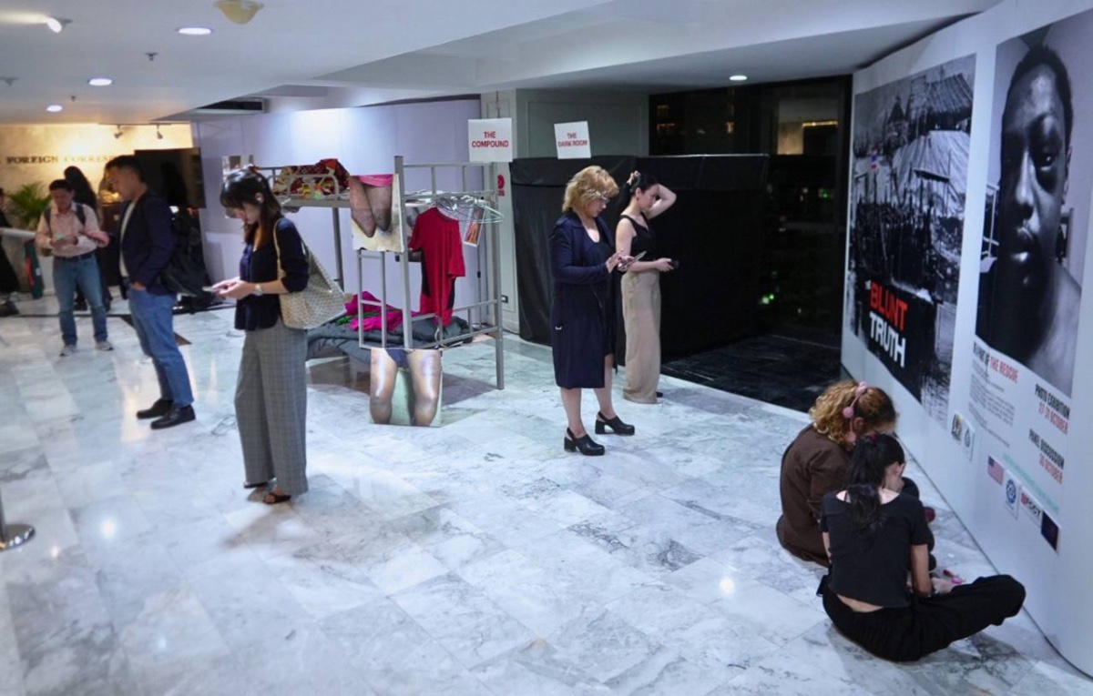 曼谷外国记者协会正在举办一场展览,讲述缅甸妙瓦底诈骗园区受害者遭遇的虐待